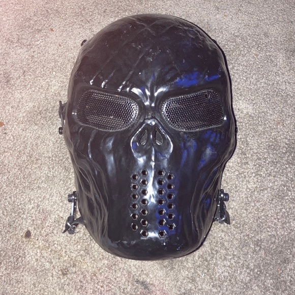 Face mask that is used for outside and air soft weapons - Picture 2 of 4